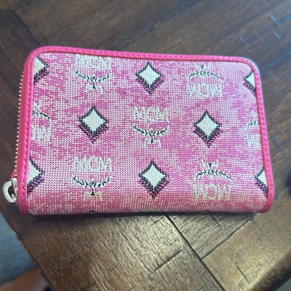 Woman’s wallet - Picture 2 of 6